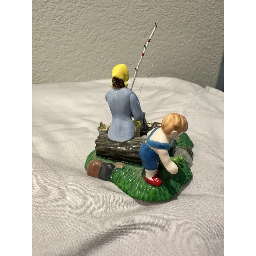 Dept. 56 Weekend Getaway Set of 2 Retired 2004 Snow Village 55172